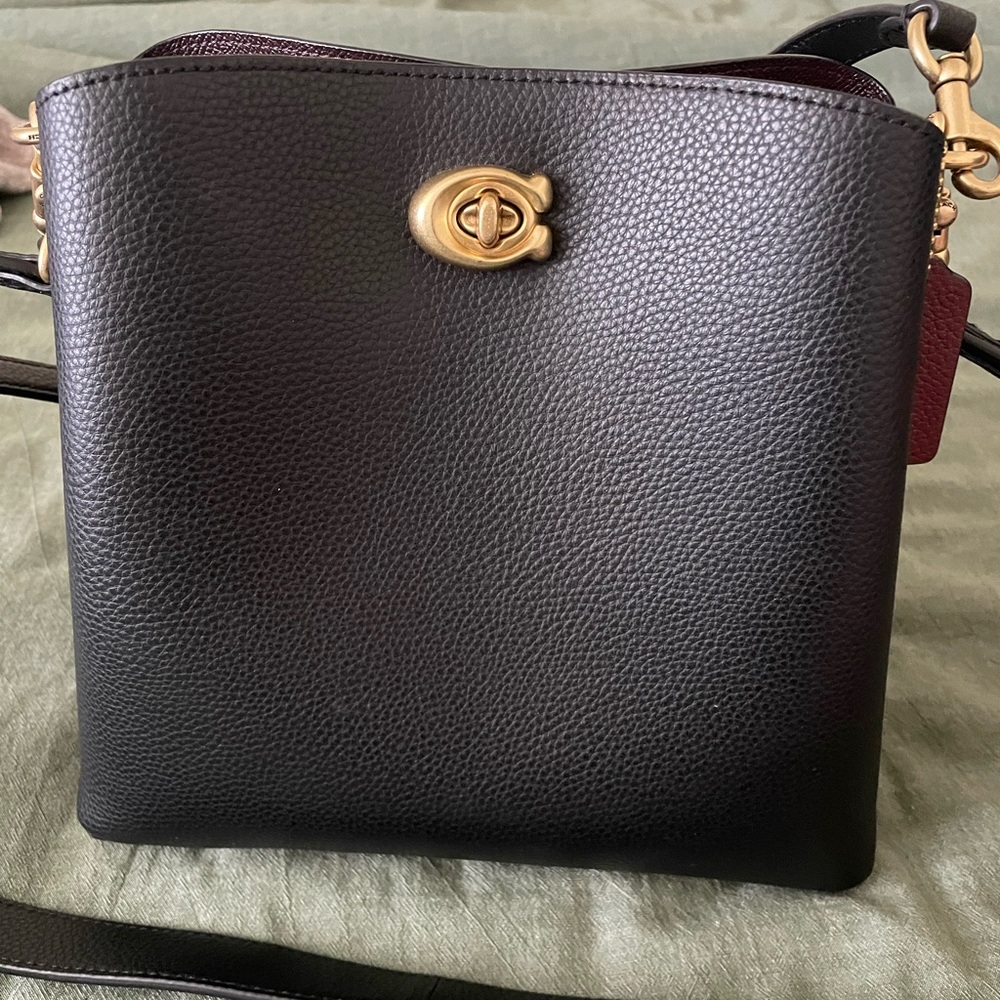Elegant Black Leather Shoulder Bag